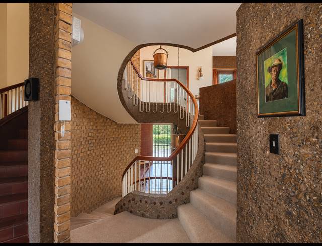 6 BEDROOM HOUSE FOR SALE IN THREE RIVERS